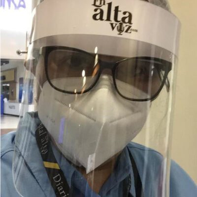 Image of Alta Voz reporter during pandemic