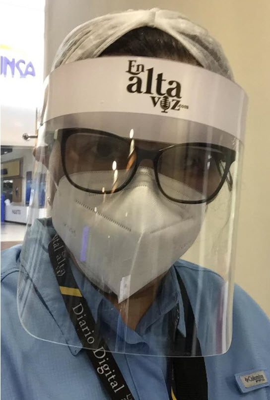 Image of Alta Voz reporter during pandemic