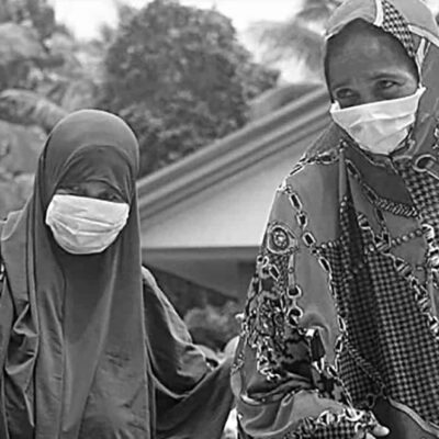 Two Muslim women during the pandemic